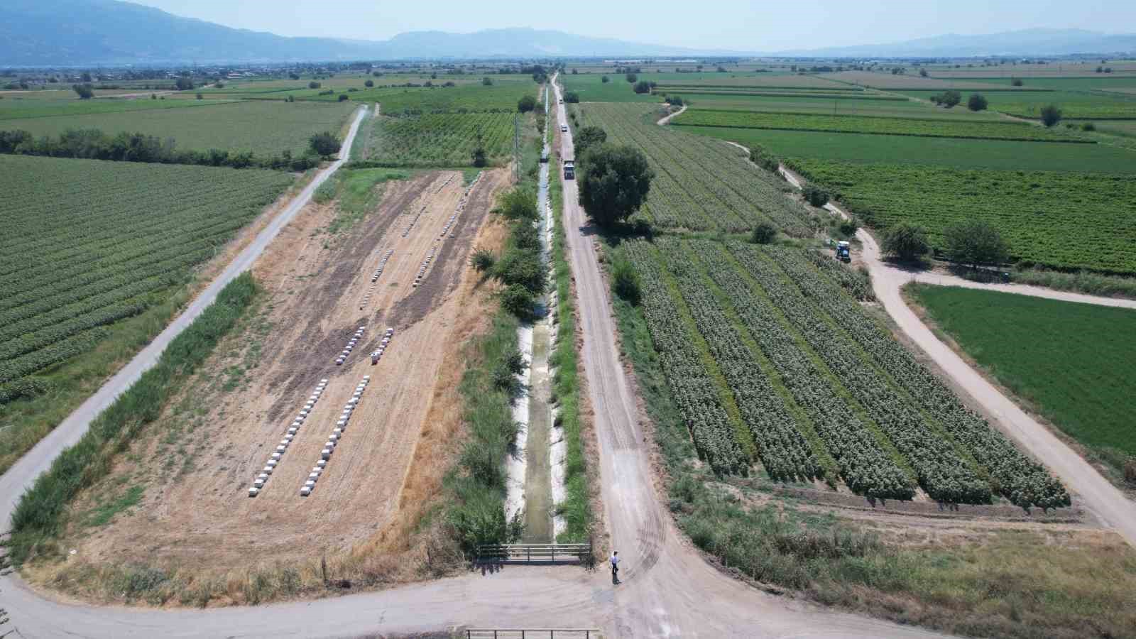 Şehzadeler’de çiftçinin beklediği yol yenilendi