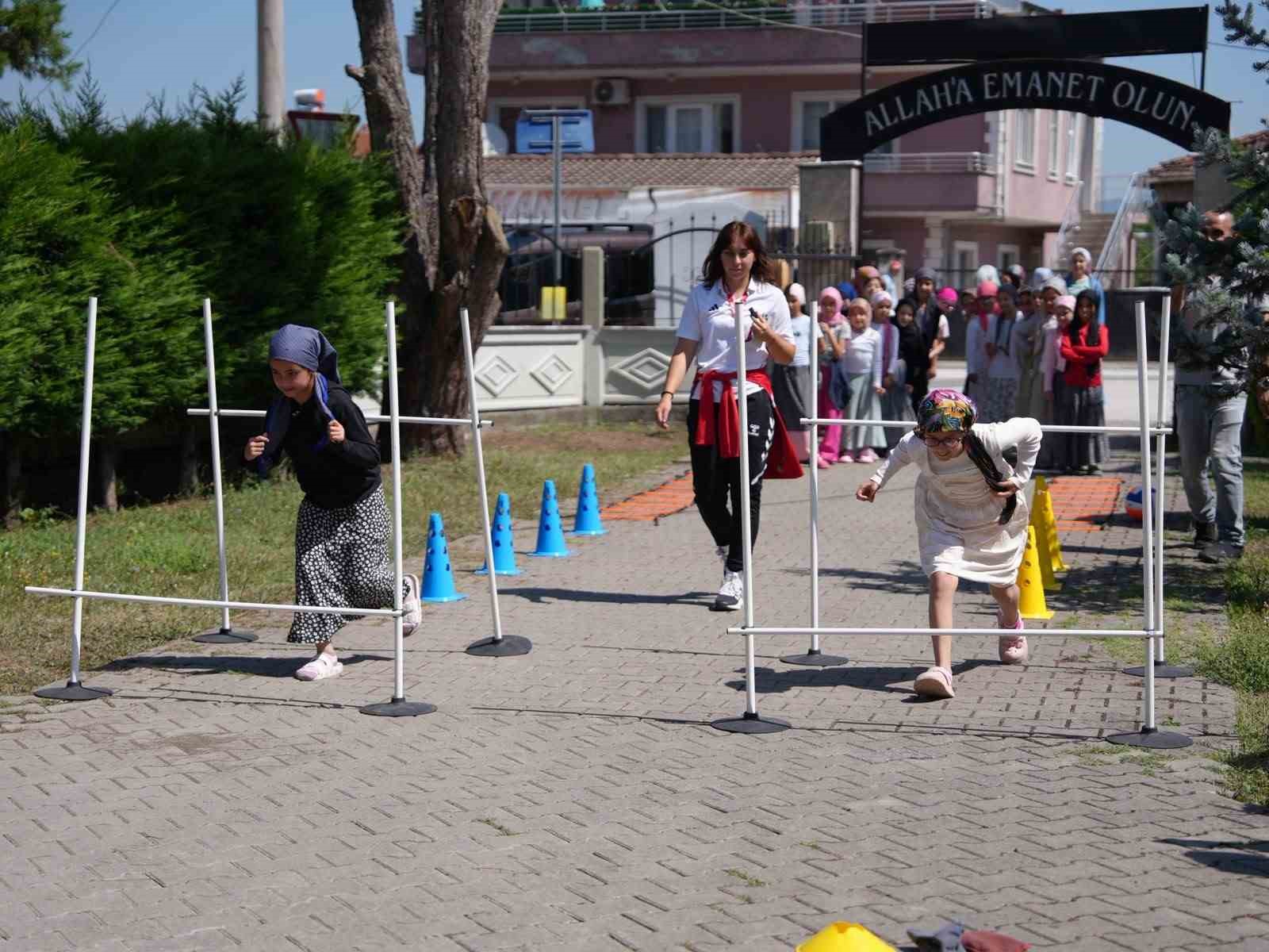 Kur’an kursuna gidenlen hem eğlendi hem spor yaptı