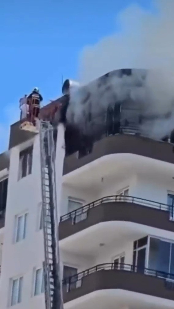 Apartman dairesinde çıkan yangın söndürüldü