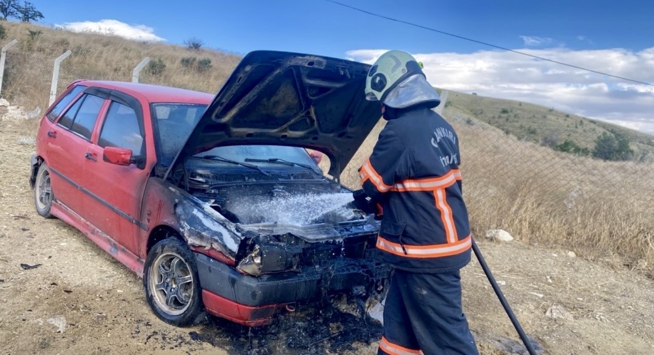 Çankırı’da park halindeki otomobilde çıkan yangın söndürüldü