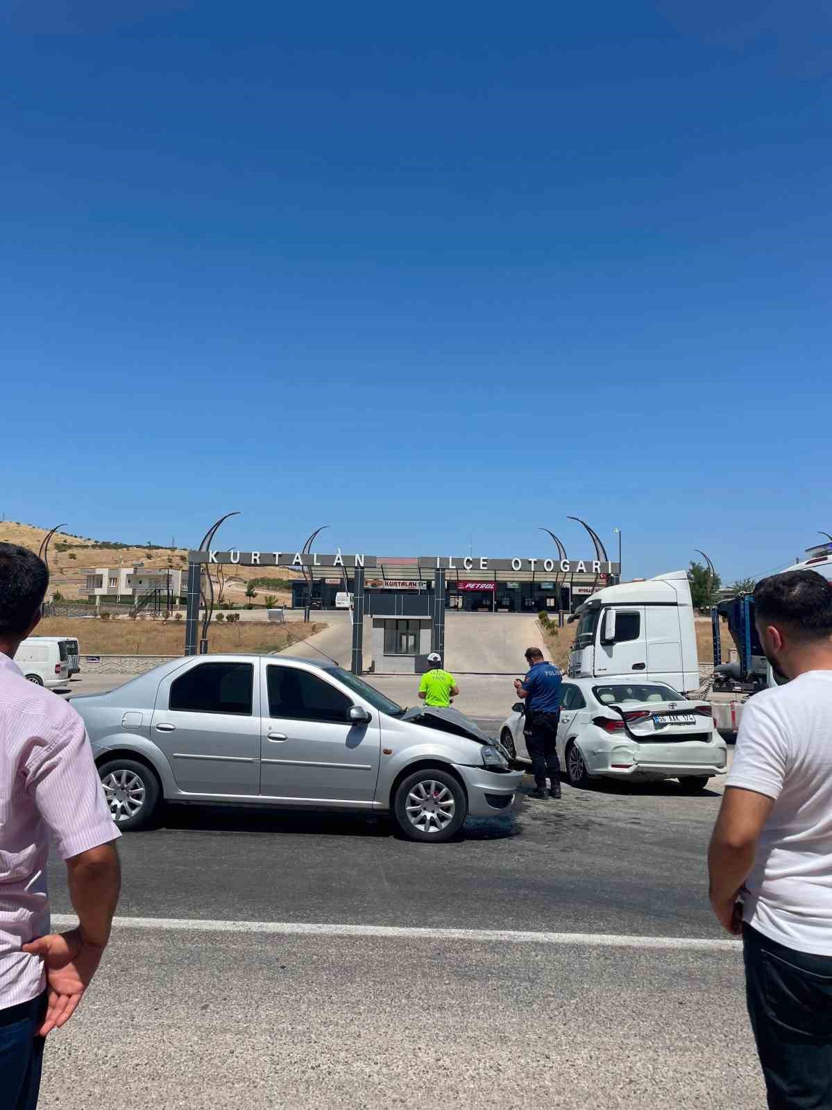 Kurtalan’da iki otomobil çarpıştı: 2 yaralı