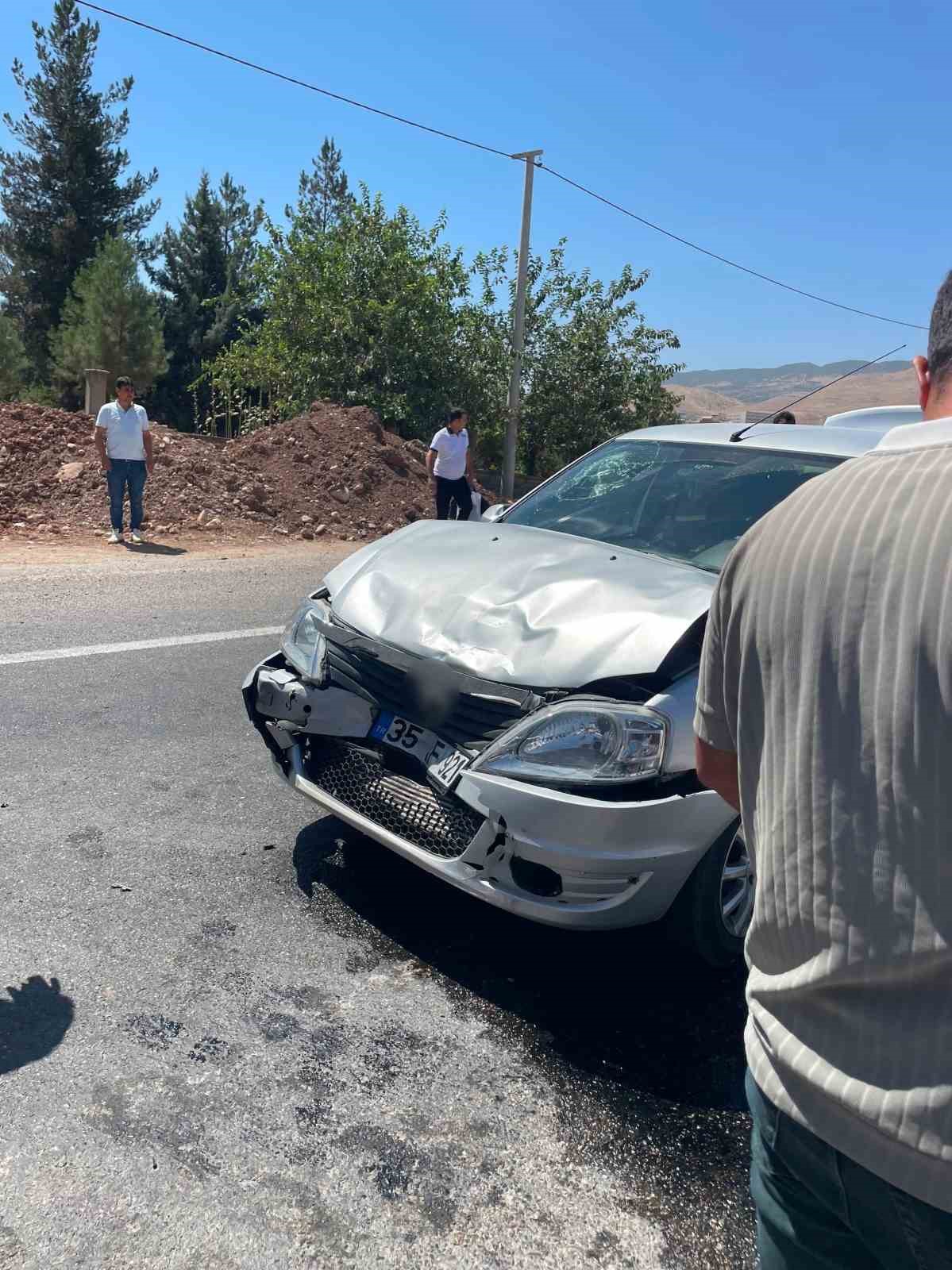 Kurtalan’da iki otomobil çarpıştı: 2 yaralı