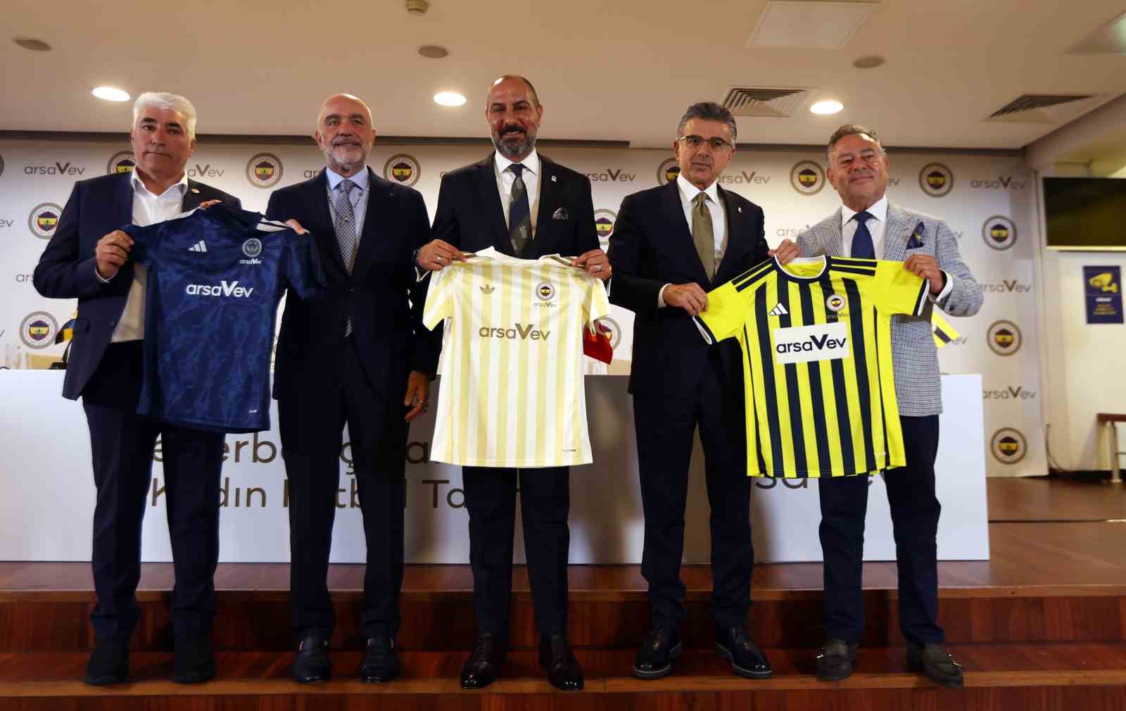 Önder Fırat: "Fenerbahçe Kadın Futbol Şubesi’ni 5 kişilik komite yönetecek"