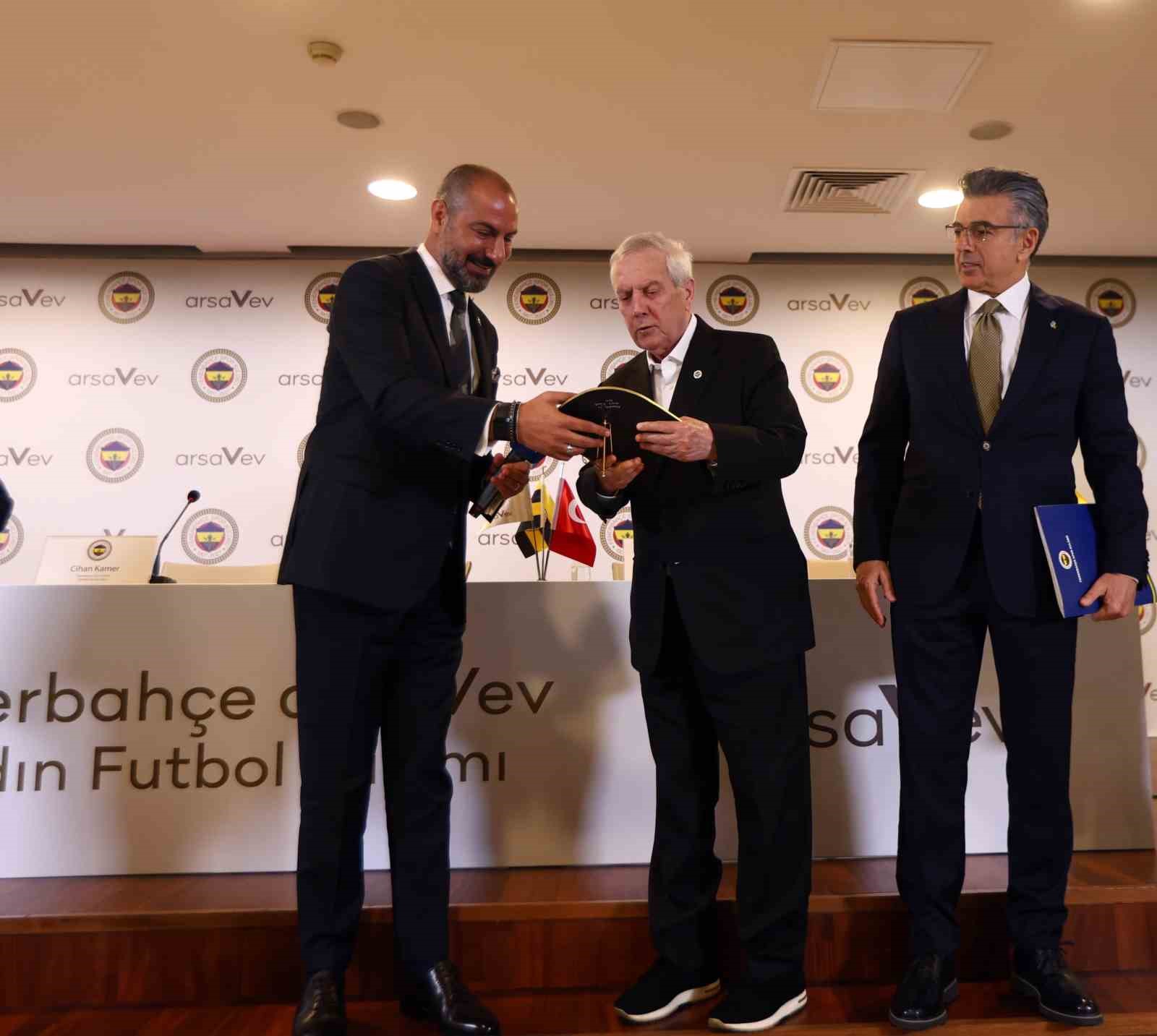 Önder Fırat: "Fenerbahçe Kadın Futbol Şubesi’ni 5 kişilik komite yönetecek"