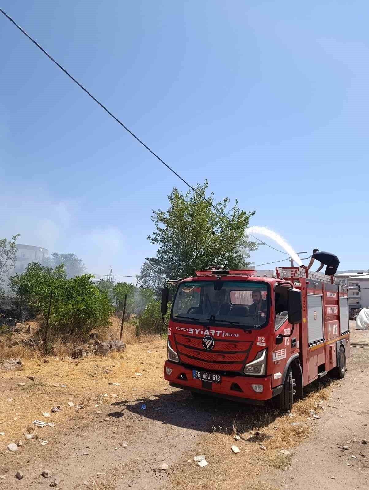 Siirt’te evin bahçesinde çıkan yangında meyve ağaçları kül oldu
