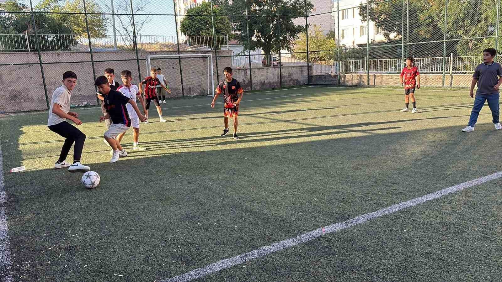 Besni’de Yaz Kur’an Kursları arası futbol turnuvası başladı