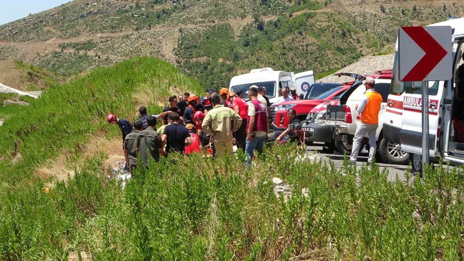Antalya’daki feci kazada hayatını kaybeden aile son yolculuğuna uğurlandı