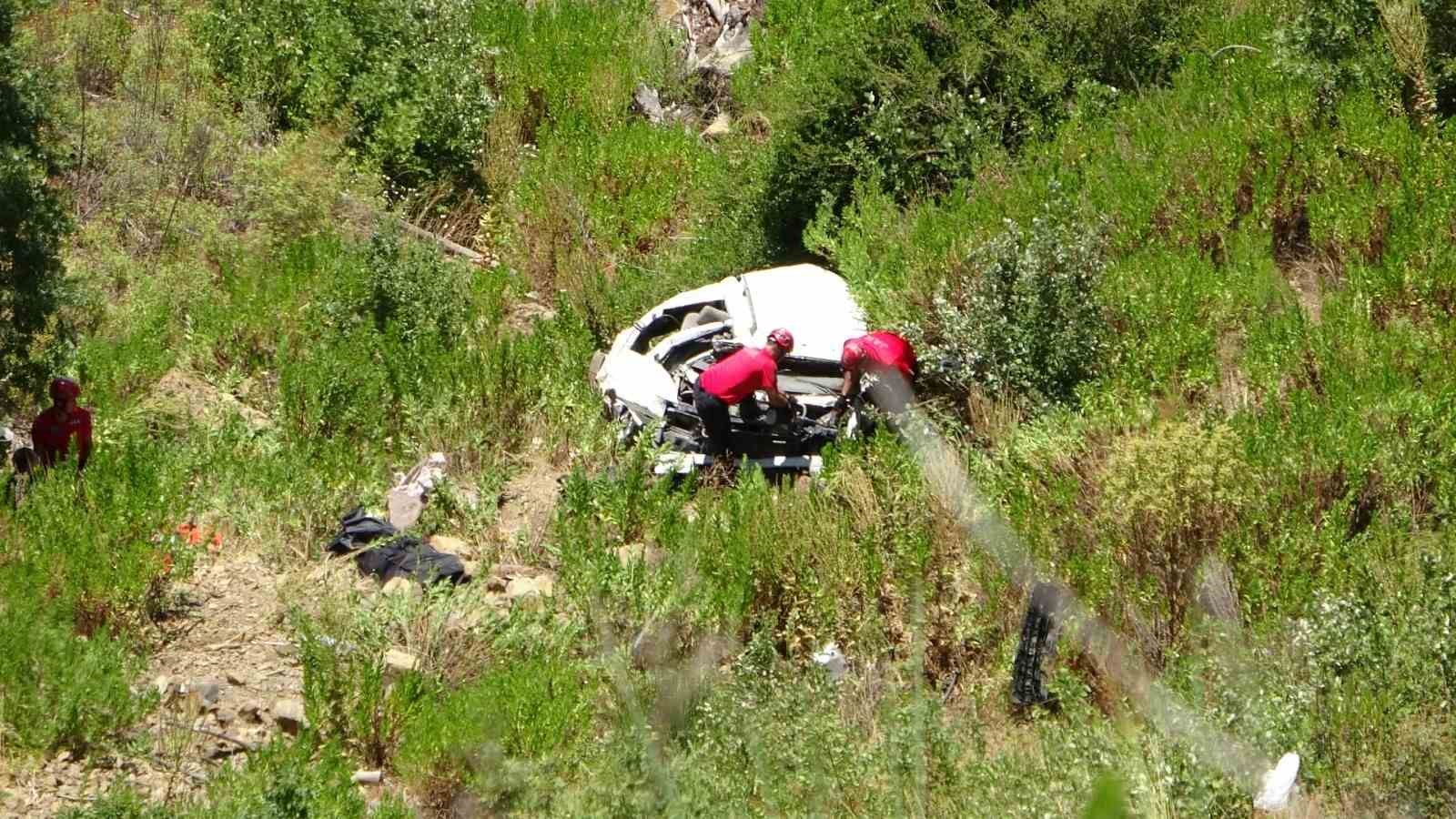Antalya’daki feci kazada hayatını kaybeden aile son yolculuğuna uğurlandı