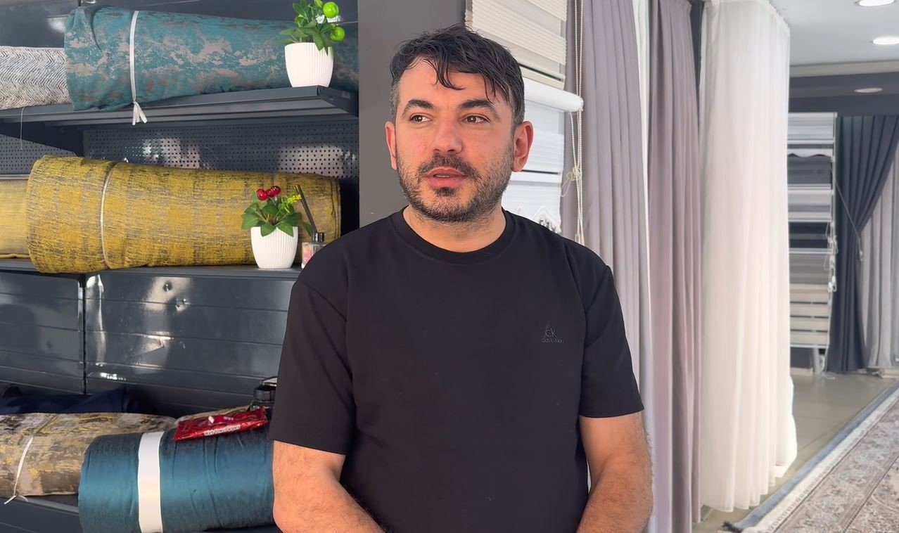Sopa ve bıçakla kovaladıkları adam perde dükkanına dalınca ortalık karıştı; o anlar kamerada