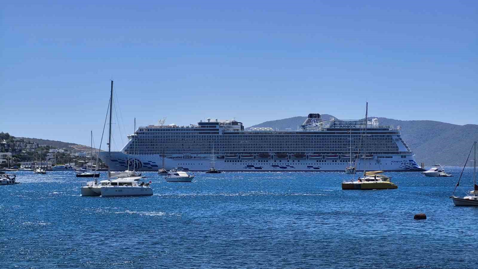 Bodrum turizmde gücünü korudu: İlk 6 ayda 416 bin yabancı turist, Temmuz’da nüfus 800 bine dayandı