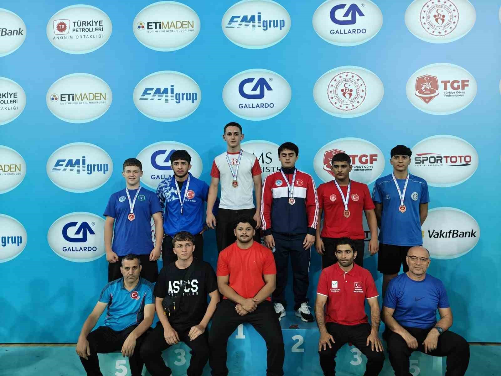 Minikler Güreş Türkiye Şampiyonası’na büyükşehir damgası!