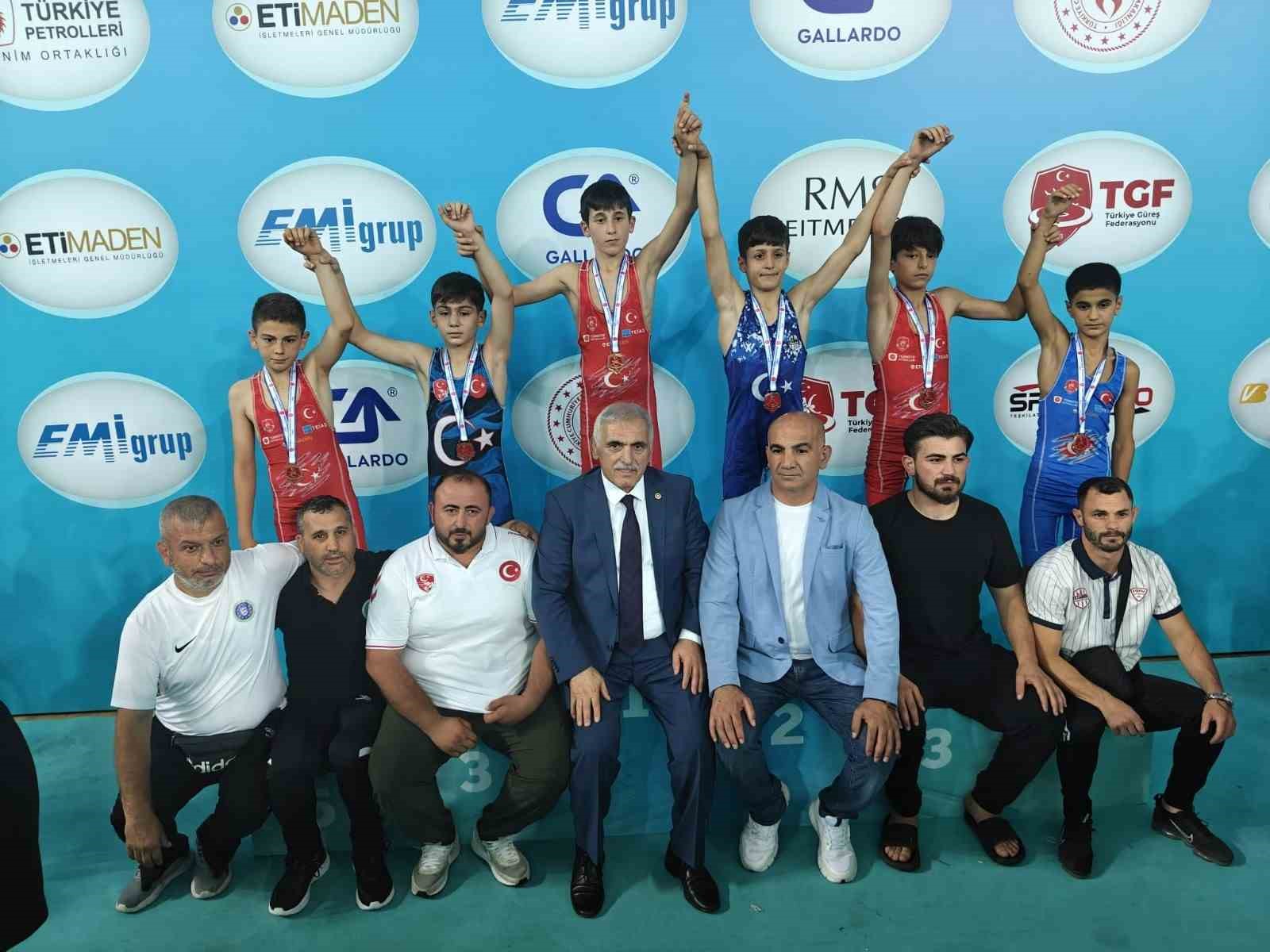 Minikler Güreş Türkiye Şampiyonası’na büyükşehir damgası!