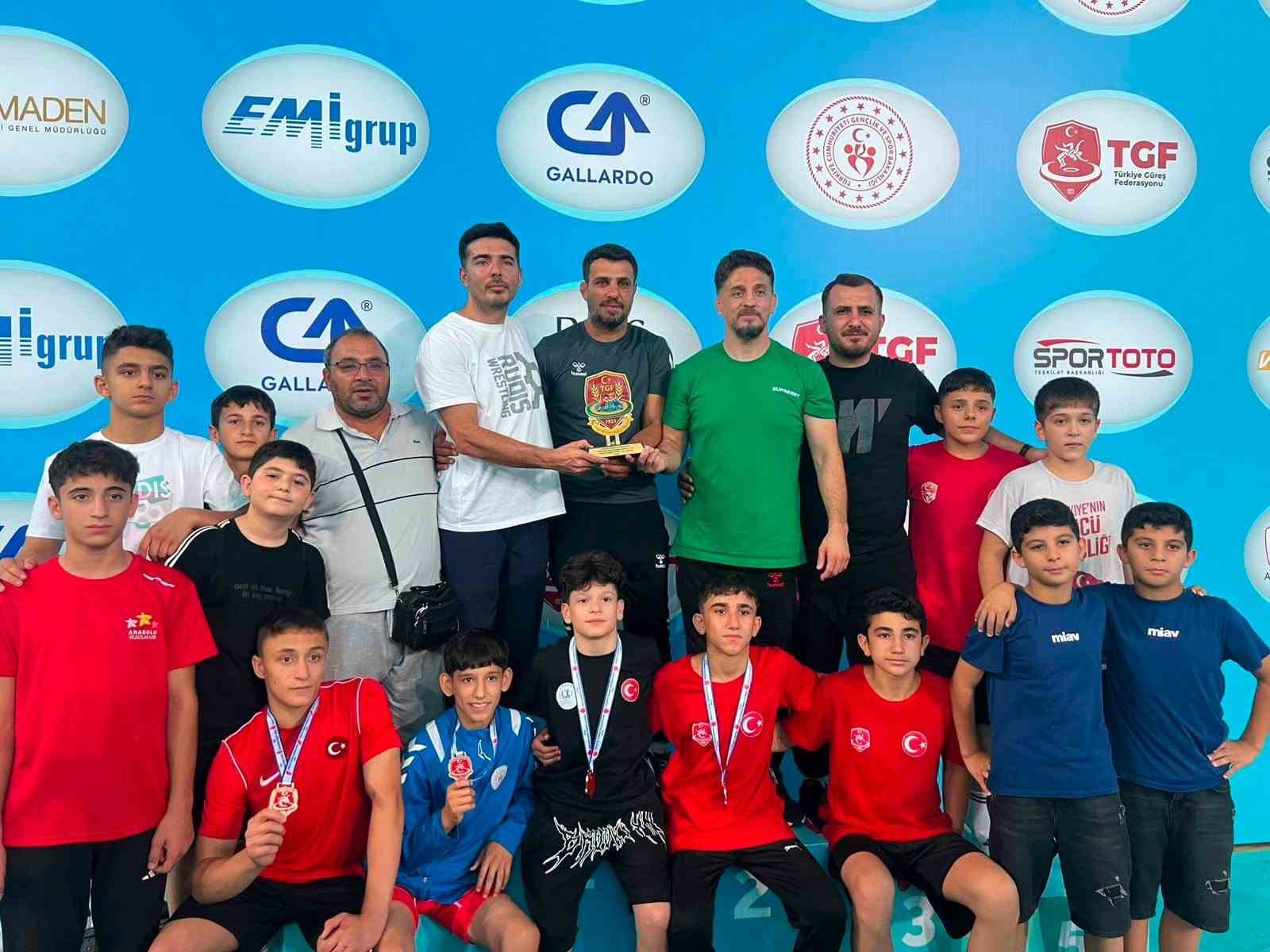 Malatya U14 Greko-Romen Takımı Türkiye şampiyonu oldu