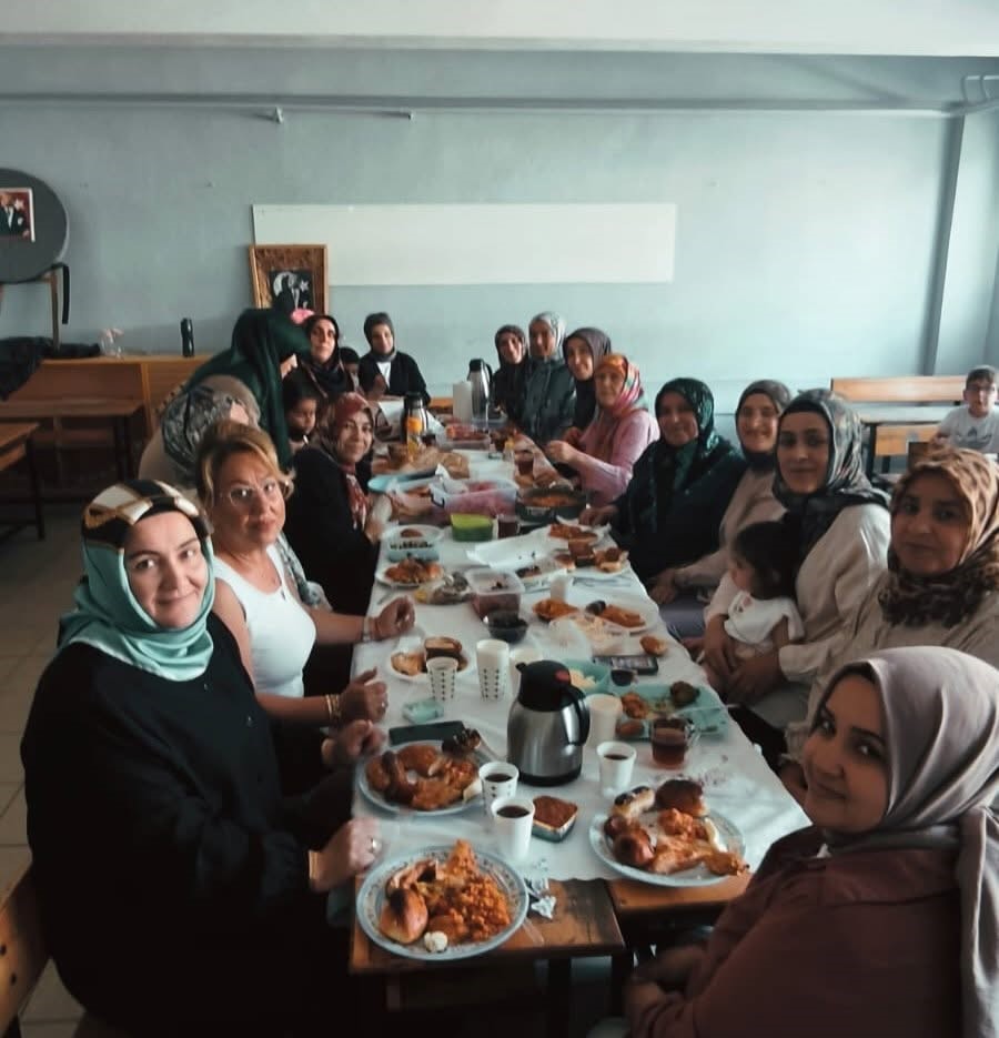 Burhaniyeli kadınların okuma yazma sevinci