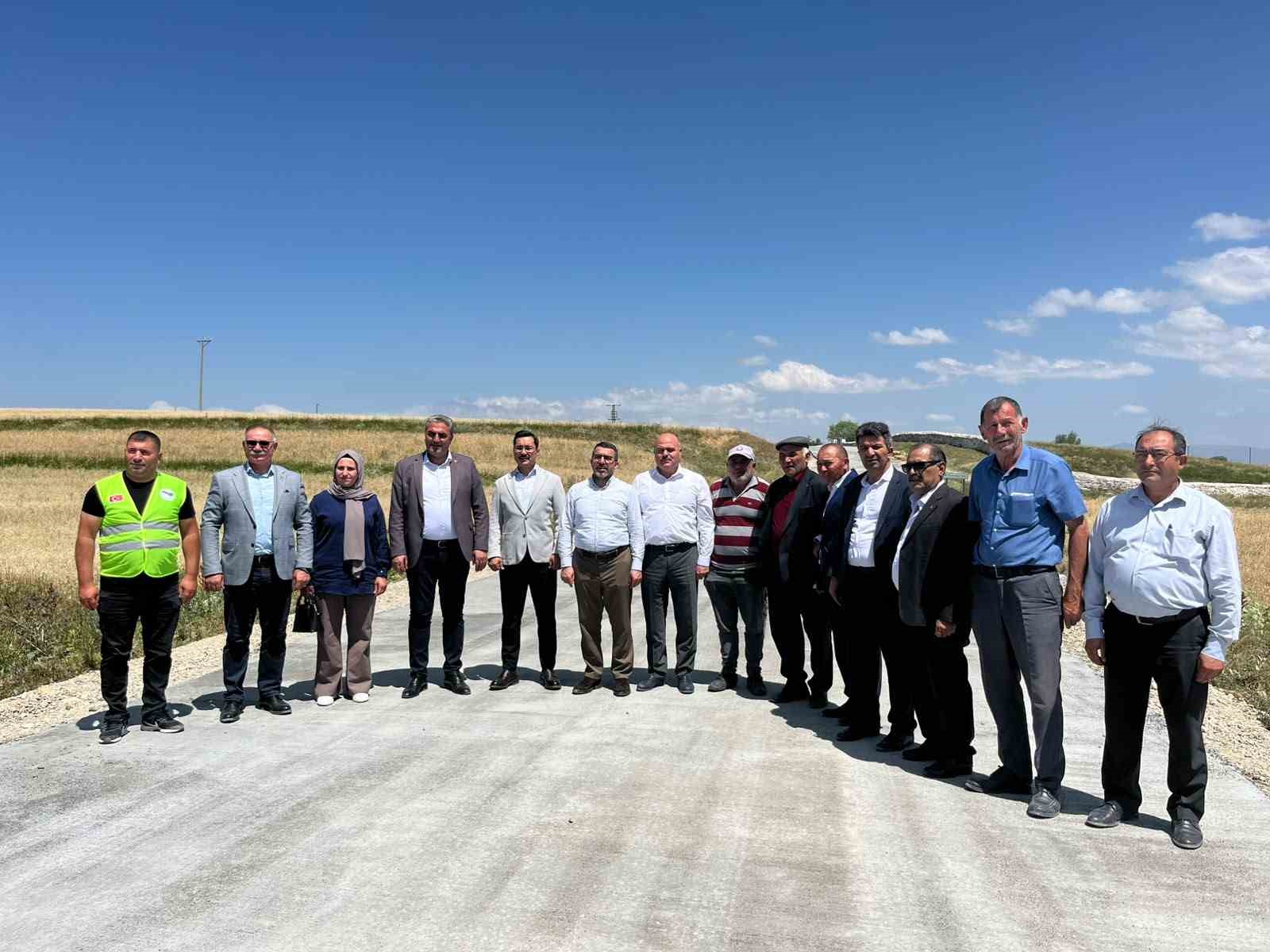 Akyaka’da köy yollarının sorunu çözülüyor