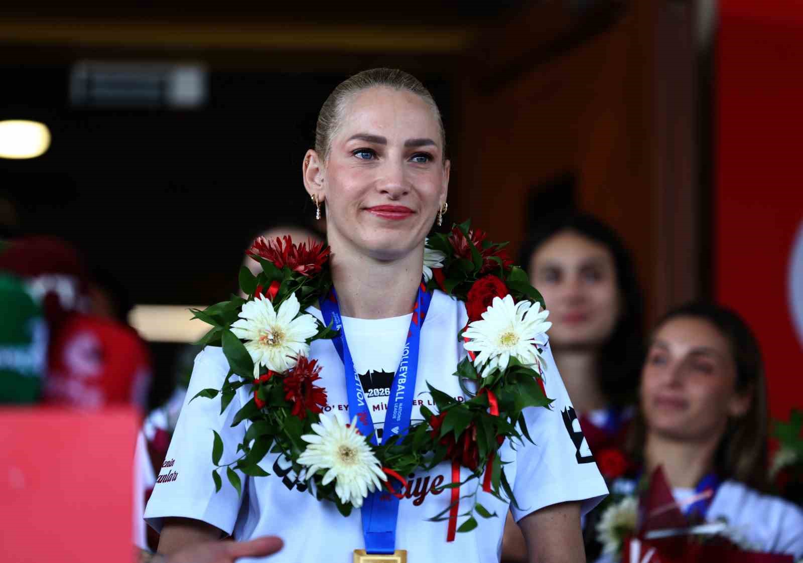 Milletler Ligi şampiyonu A Milli Kadın Voleybol Takımı, Türkiye’ye döndü