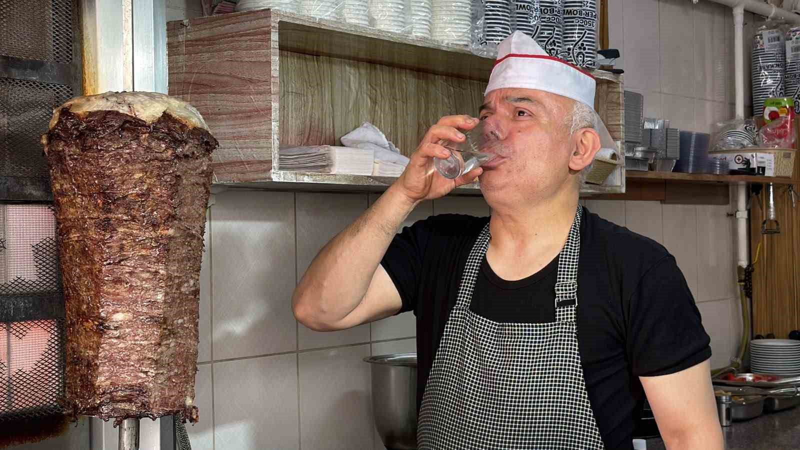 Sıcak havalarda yapılan beslenme hatası baş dönmesine ve göz kararmasına yol açıyor