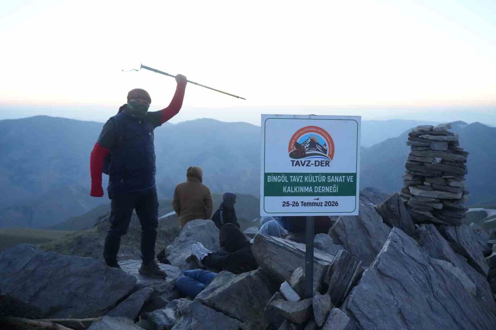 Terörsüz Türkiye süreciyle doğaseverler Zilan Tepesi’nde buluştu