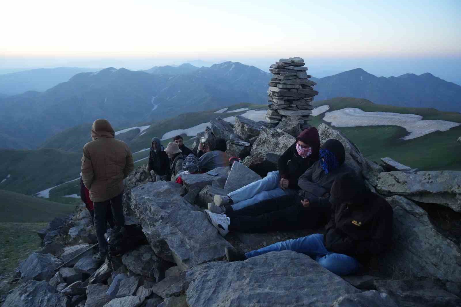 Terörsüz Türkiye süreciyle doğaseverler Zilan Tepesi’nde buluştu