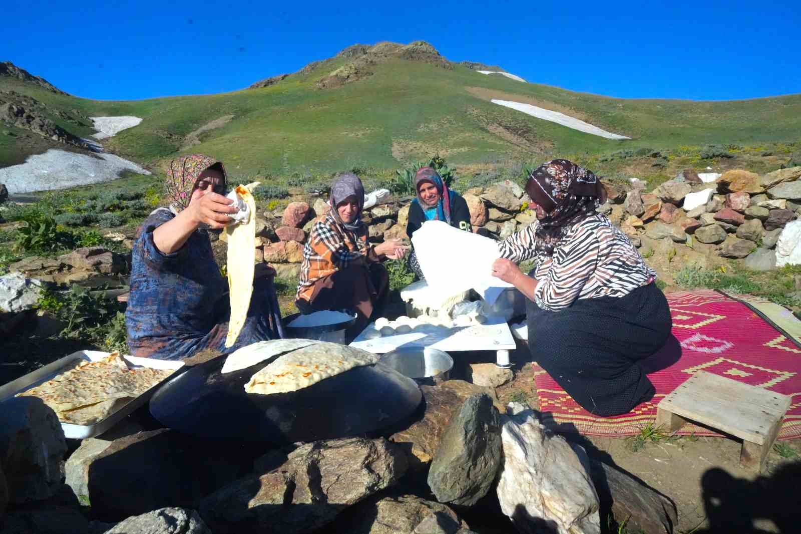 Terörsüz Türkiye süreciyle doğaseverler Zilan Tepesi’nde buluştu