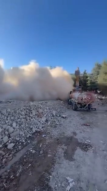 Elazığ’da 5 katlı bina korna sesi ile yıkıldı