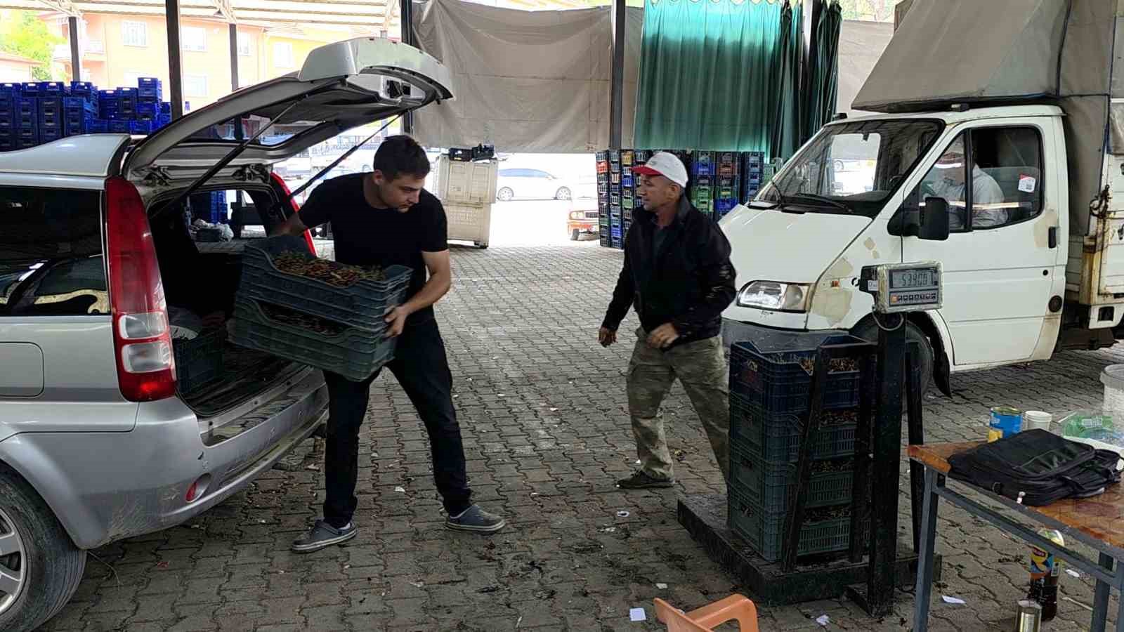 Kütahyalı vişne üreticileri taban fiyat ve fiyat istikrarı istiyor
