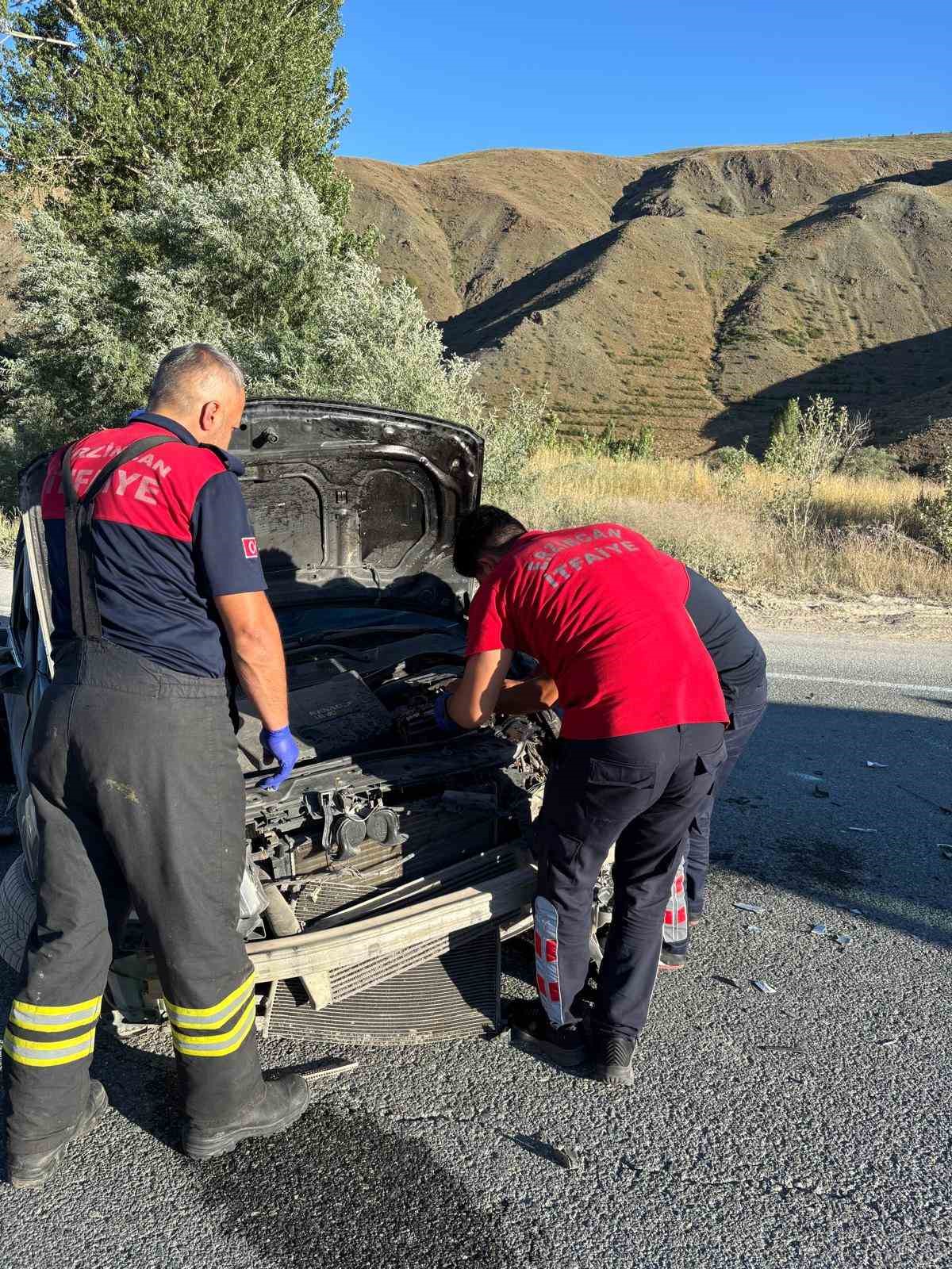 Erzincan’da trafik kazası: 3 yaralı