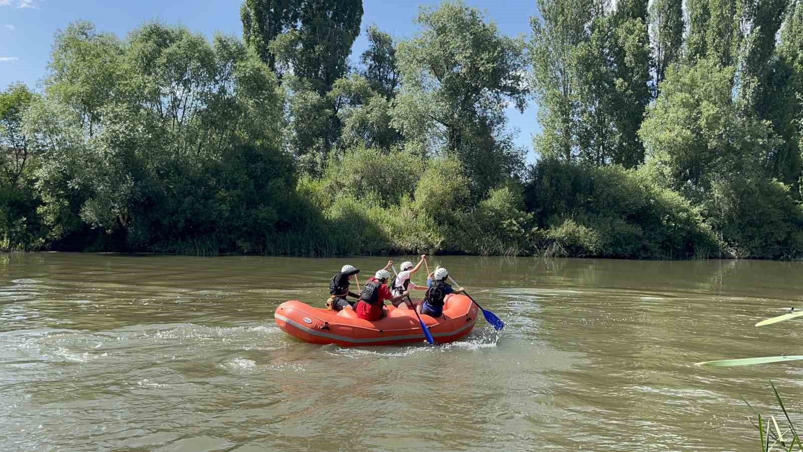 Kars’ta ilk kez rafting heyecanı! Temel eğitim kampı başladı