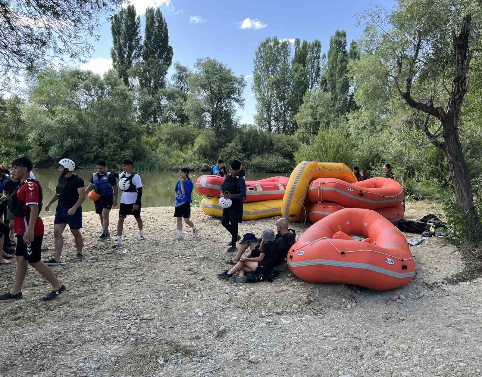 Kars’ta ilk kez rafting heyecanı! Temel eğitim kampı başladı