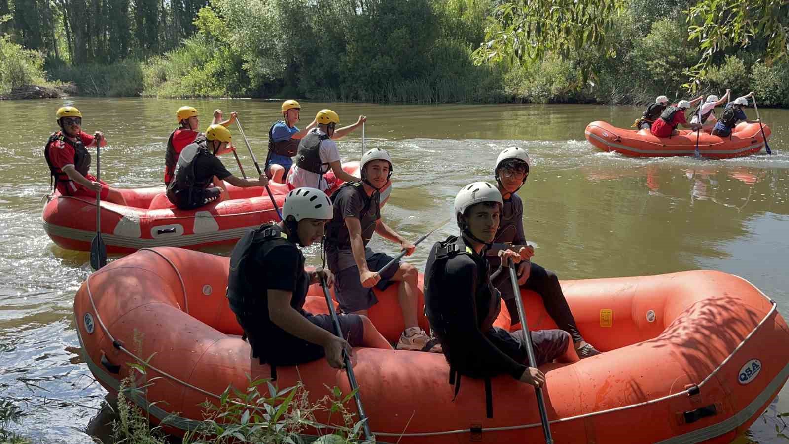 Kars’ta ilk kez rafting heyecanı! Temel eğitim kampı başladı
