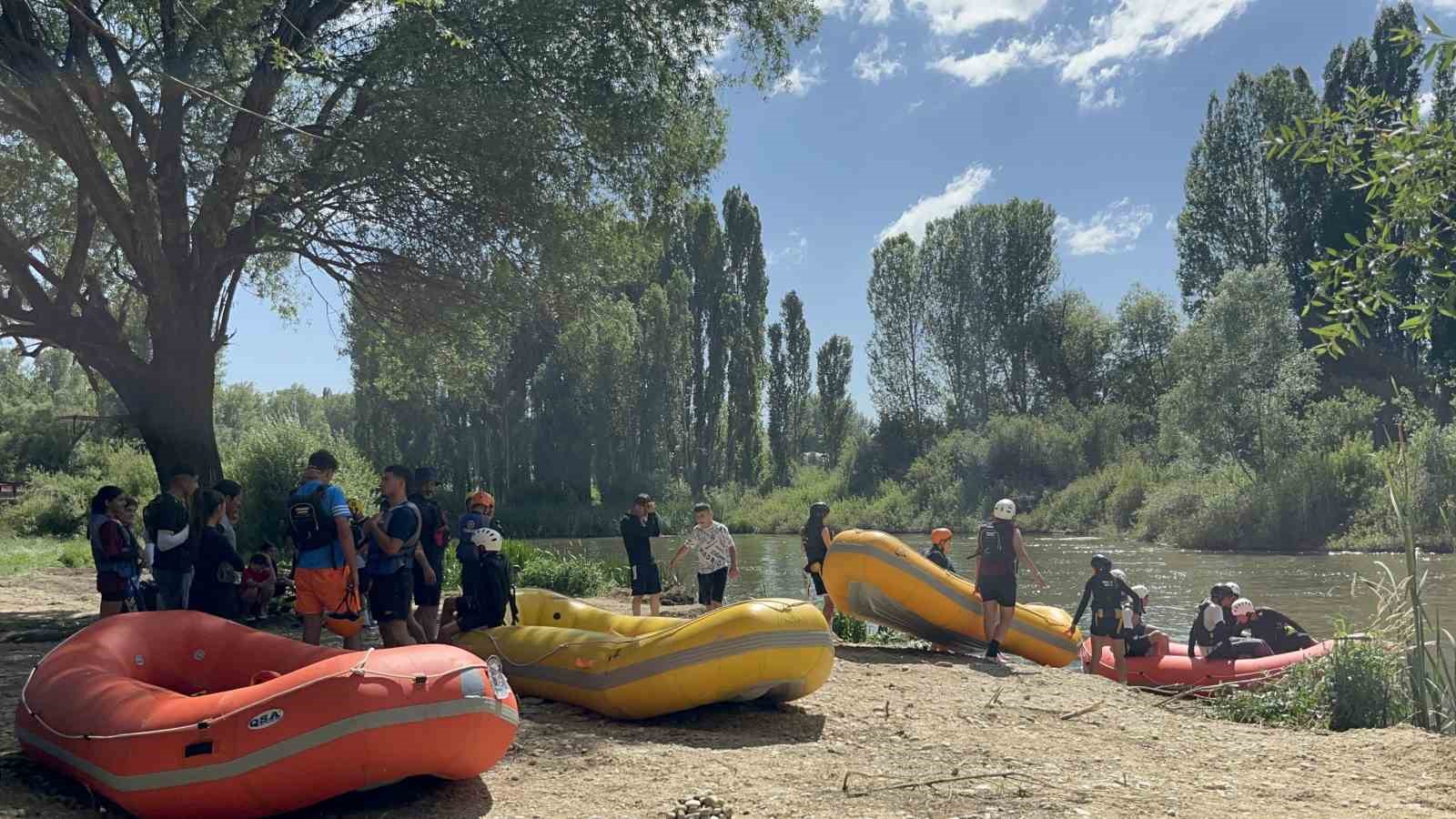 Kars’ta ilk kez rafting heyecanı! Temel eğitim kampı başladı