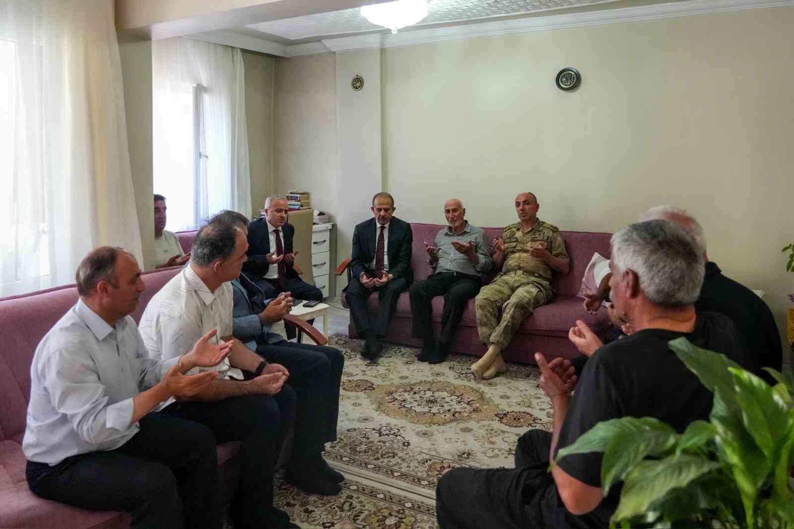 Vali Taşyapan’dan Yüksel Işık’ın kayınpederine taziye ziyareti