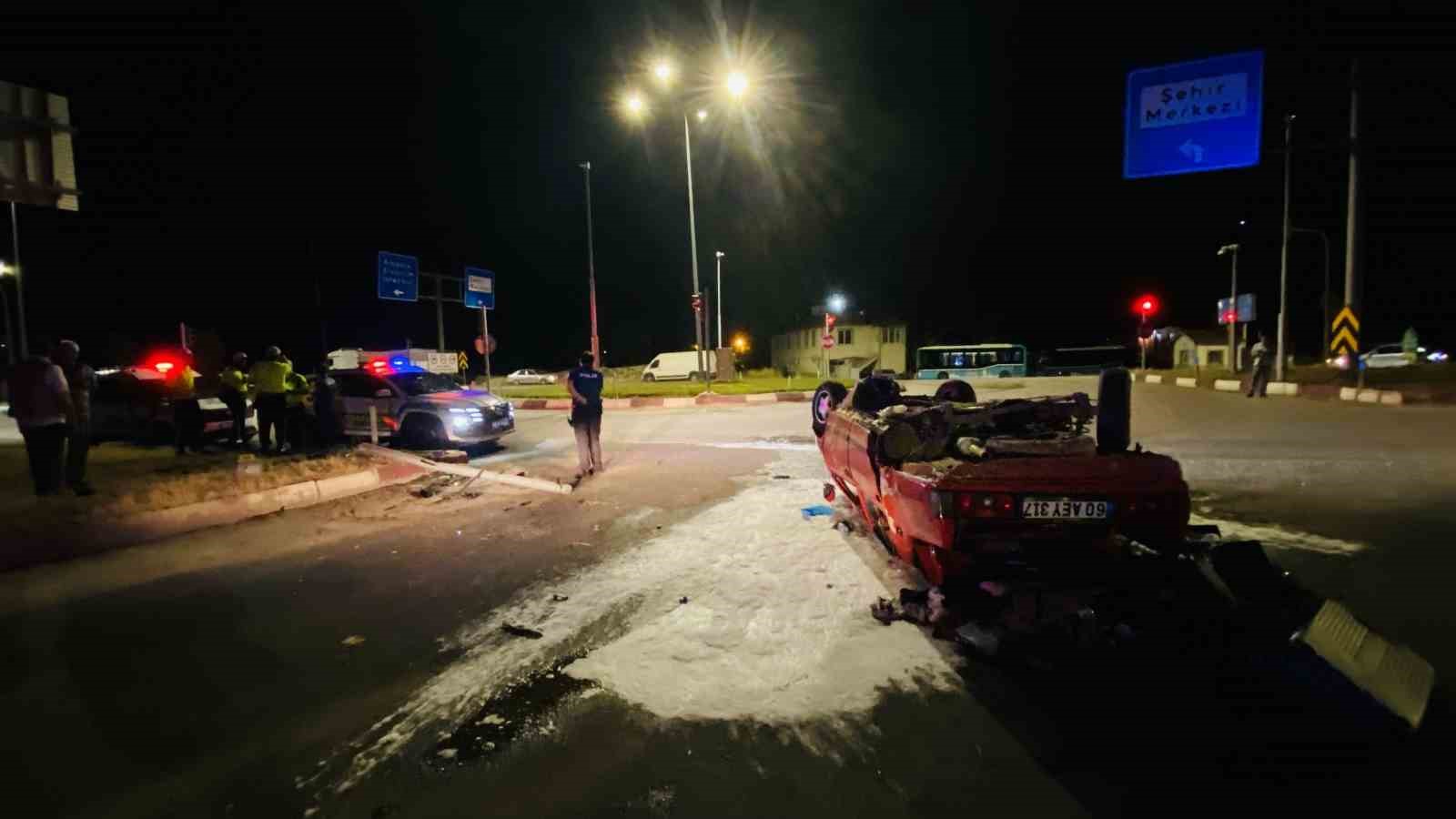 Ters dönen Tofaş’ın içindeki 2 kişi yaralandı