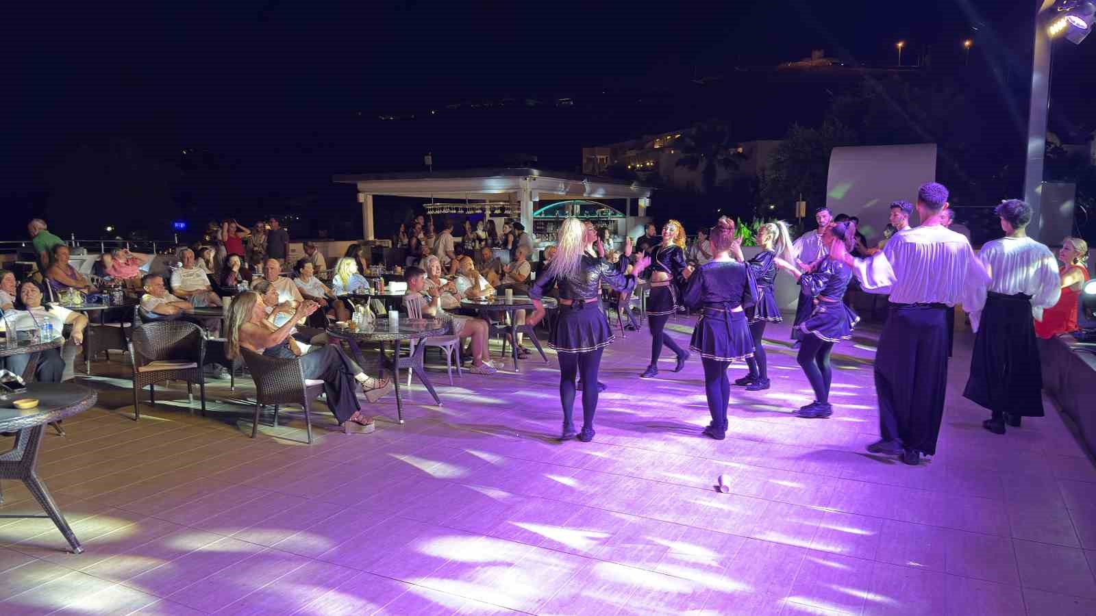 Türk gecesi turistlerden tam not aldı