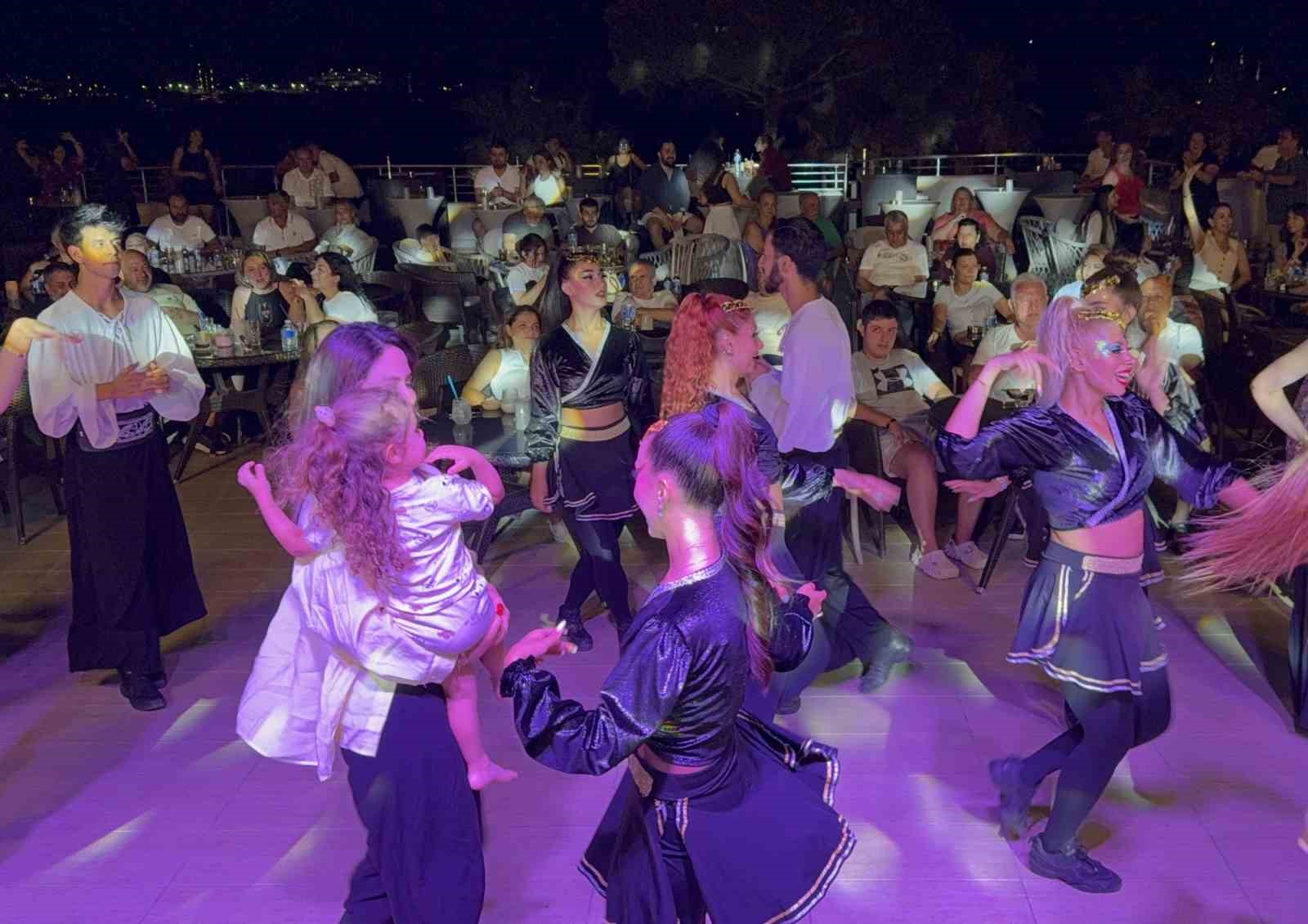 Türk gecesi turistlerden tam not aldı