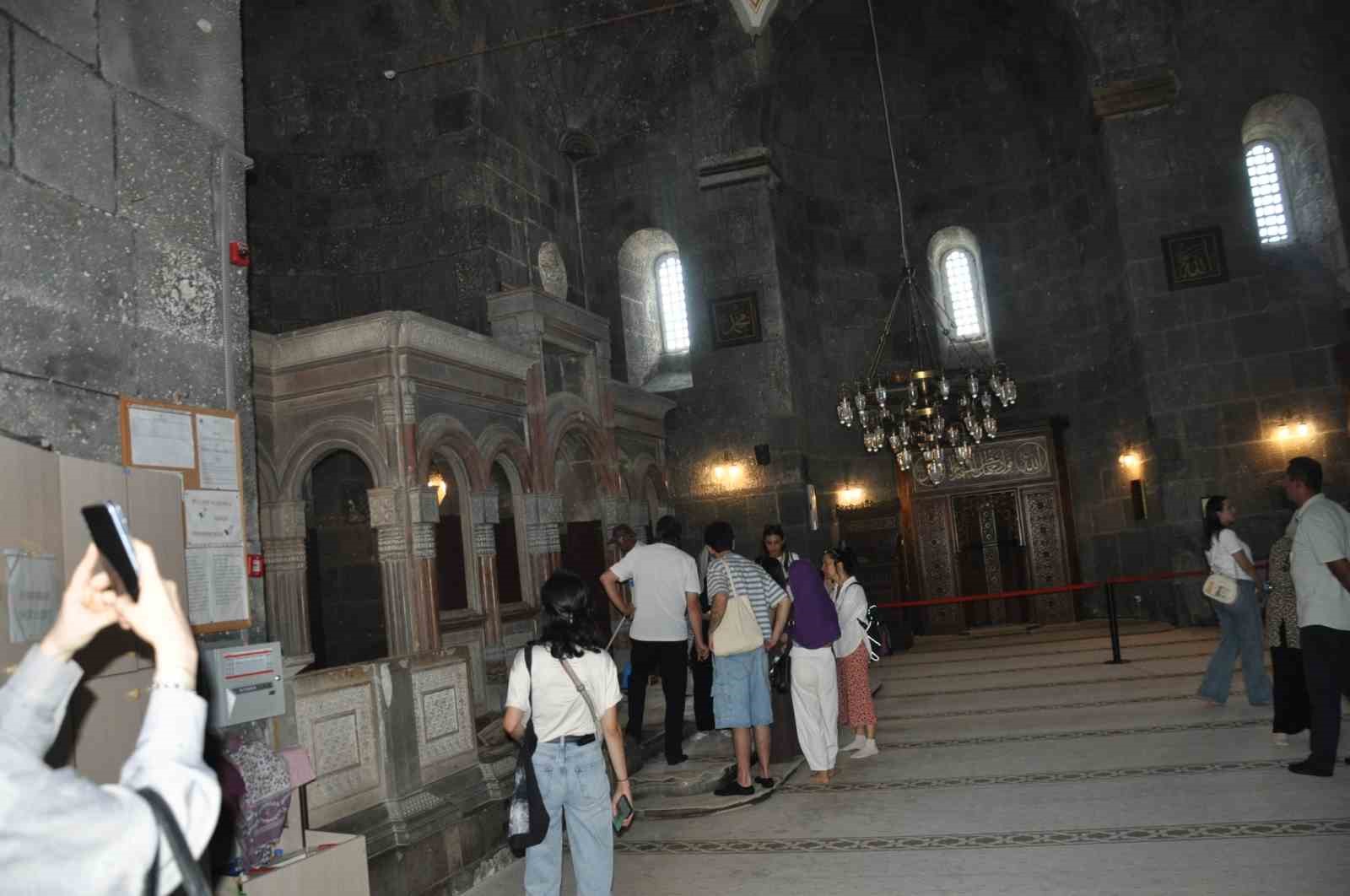 Ermenistanlı gazeteciler Kars’ı Keşfetti: Türkiye-Ermenistan medya değişim programı kapsamında tarih ve kültür turu
