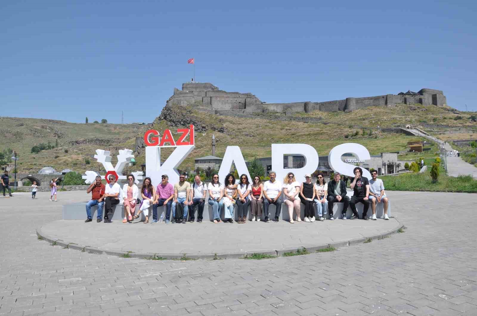Ermenistanlı gazeteciler Kars’ı Keşfetti: Türkiye-Ermenistan medya değişim programı kapsamında tarih ve kültür turu