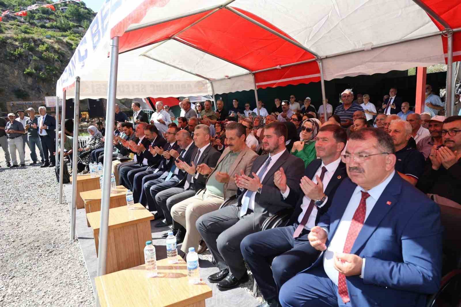 Ardanuç ilçesine 200 milyon liralık giriş yolu projesi