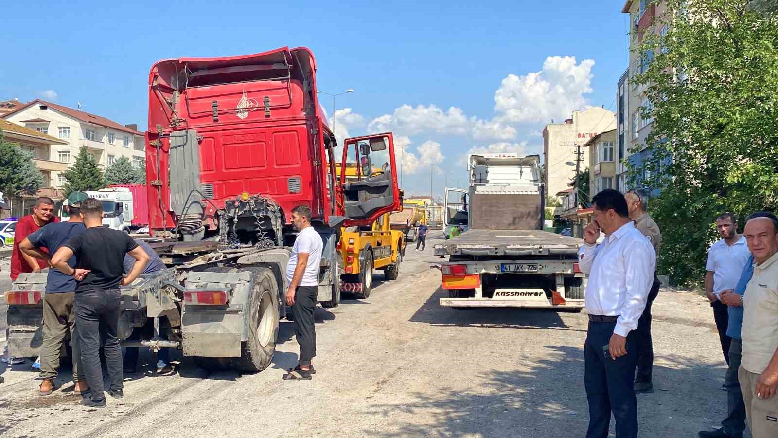 Kontrolden çıkan tır bariyerleri aşarak karşı şeride geçti: 1 yaralı