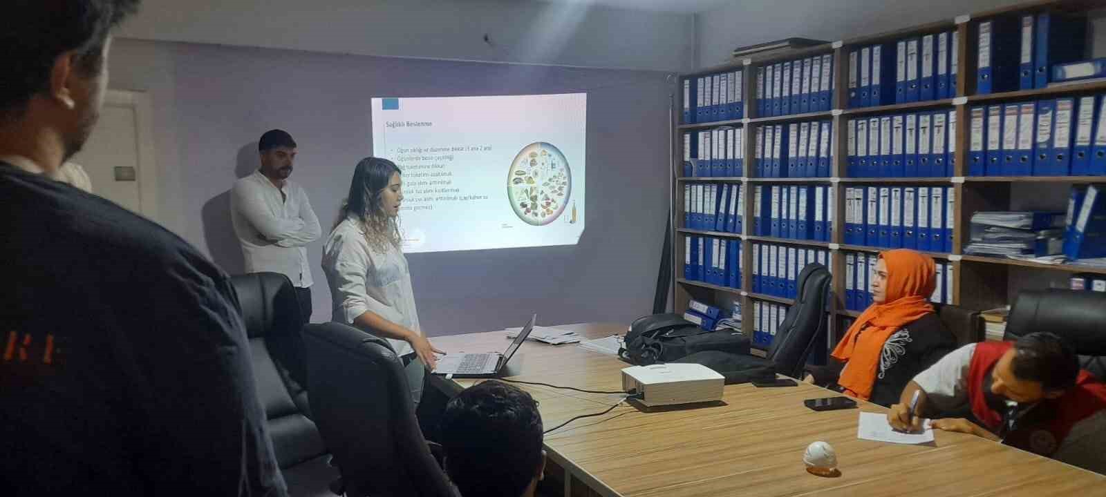 Malazgirt’te kapsamlı sağlık eğitimi: Tarım personeline ‘saha’ programı