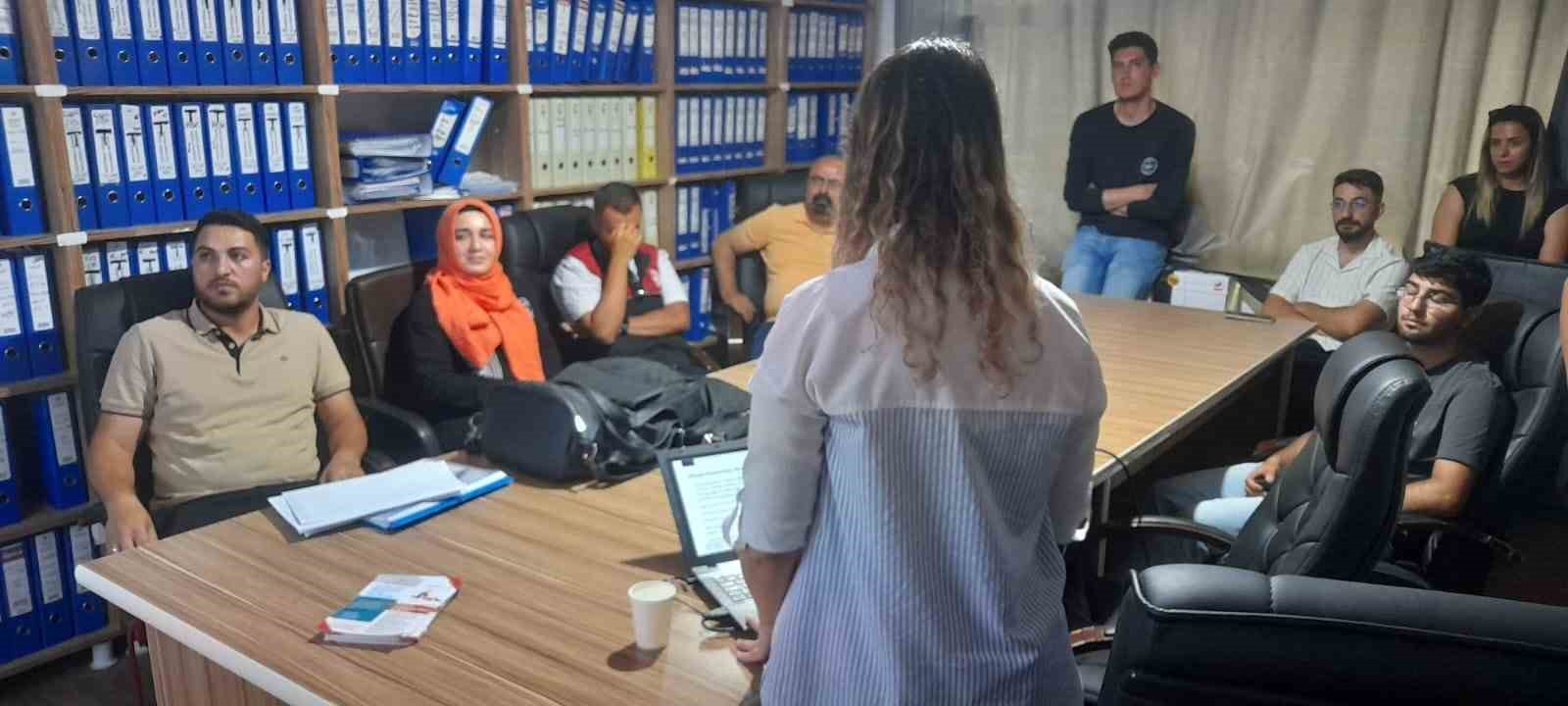 Malazgirt’te kapsamlı sağlık eğitimi: Tarım personeline ‘saha’ programı