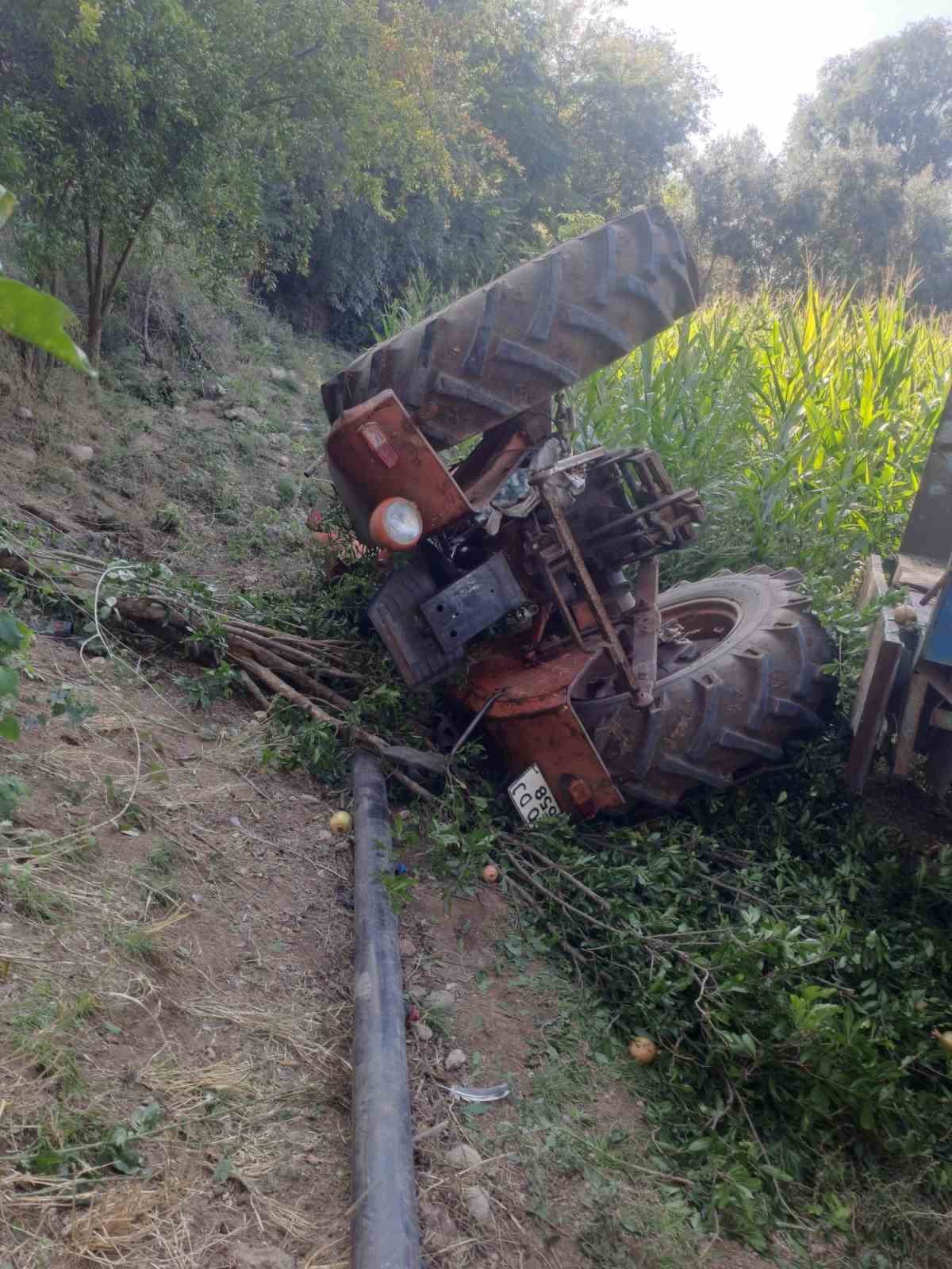 Osmaniye’de traktör devrildi, 2 kişi yaralandı