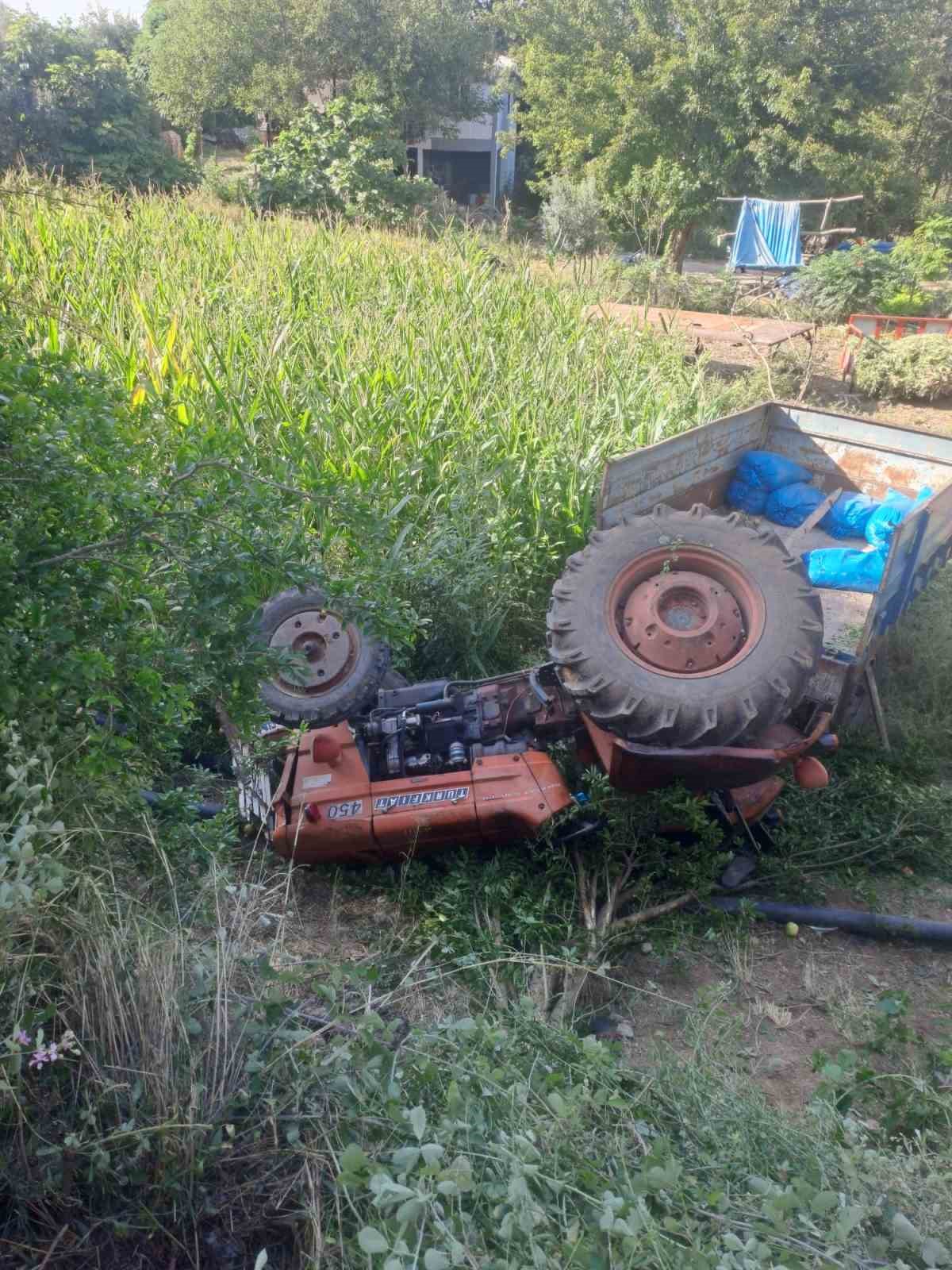 Osmaniye’de traktör devrildi, 2 kişi yaralandı