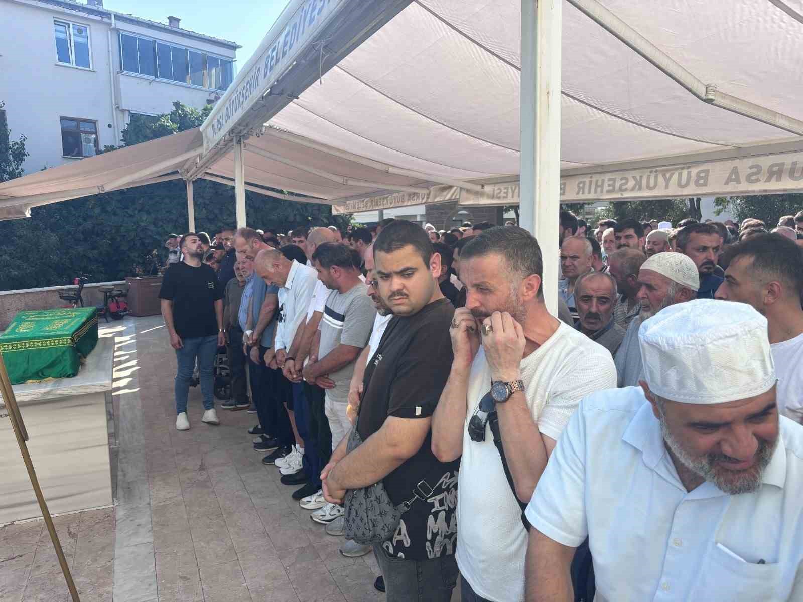 Trafik kazasında hayatını kaybeden minik Kerem Ali gözyaşları ile uğurlandı