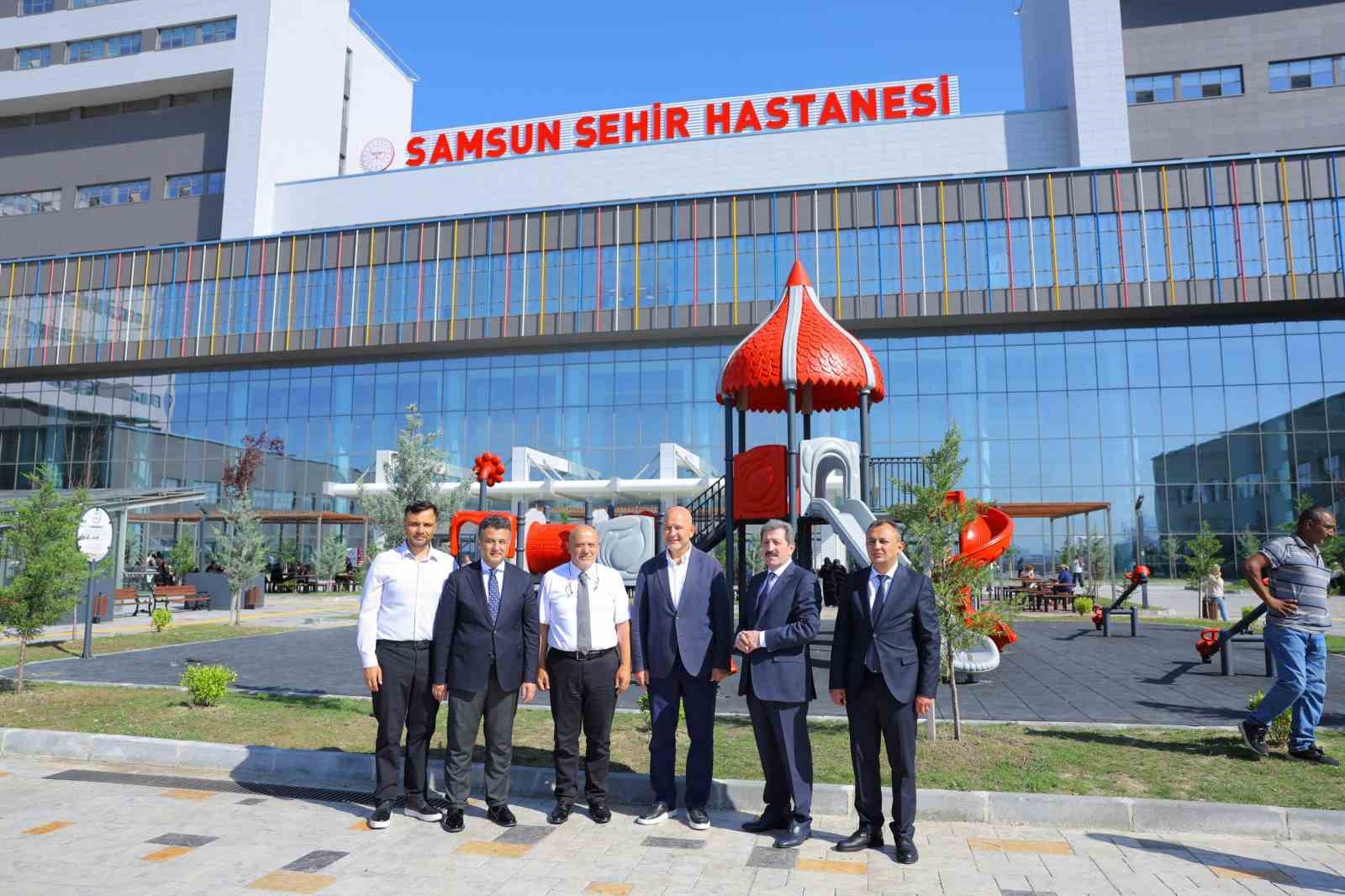 Süleyman Soylu, Samsun Şehir Hastanesi’nde hastaları ziyaret etti