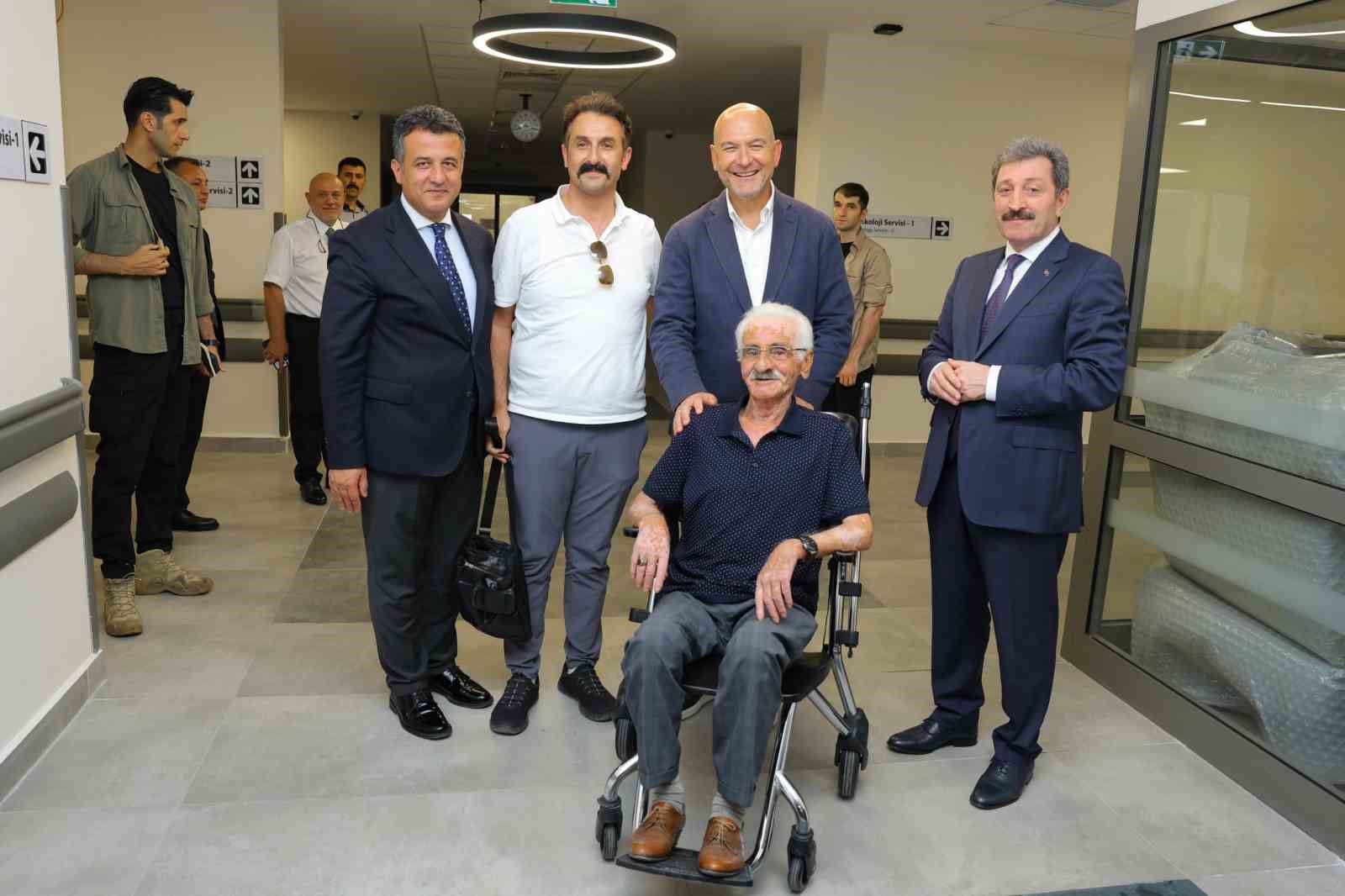 Süleyman Soylu, Samsun Şehir Hastanesi’nde hastaları ziyaret etti
