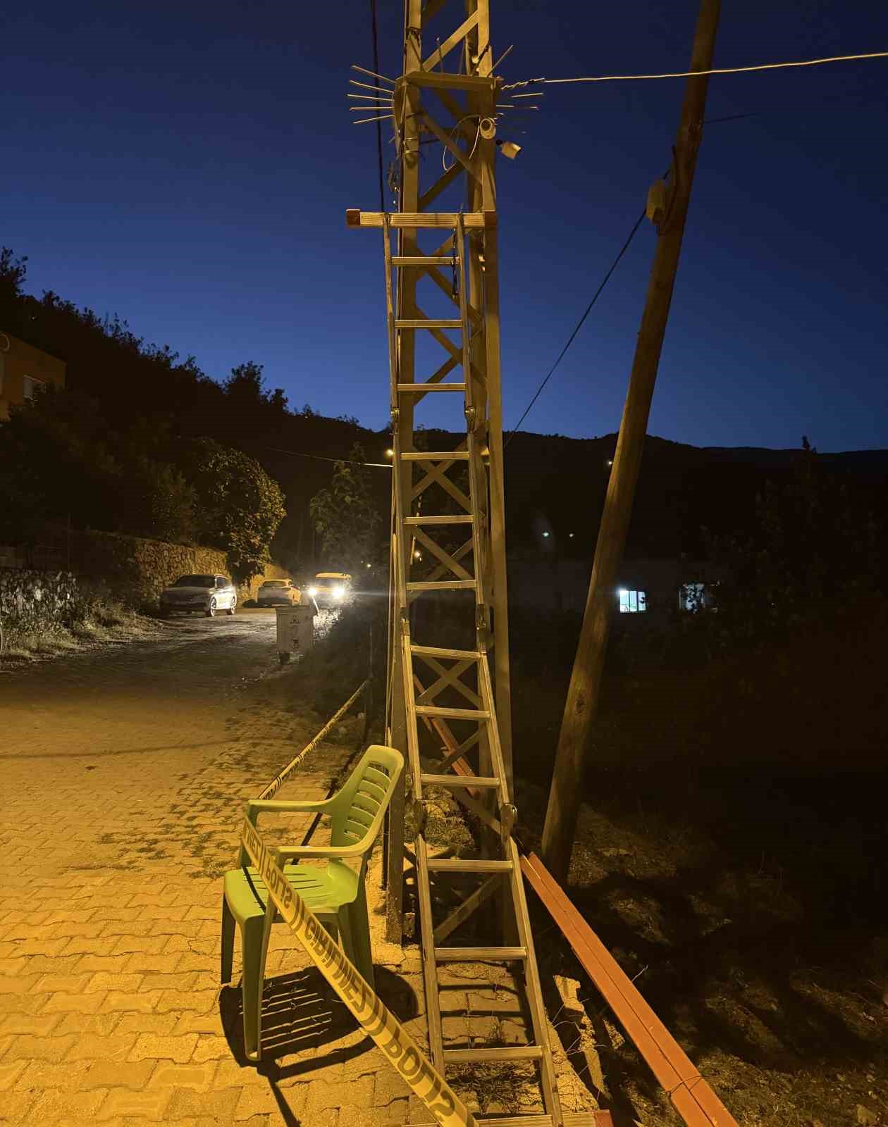 Osmaniye’de elektrik direğine kamera takarken akıma kapılan işçi ağır yaralandı