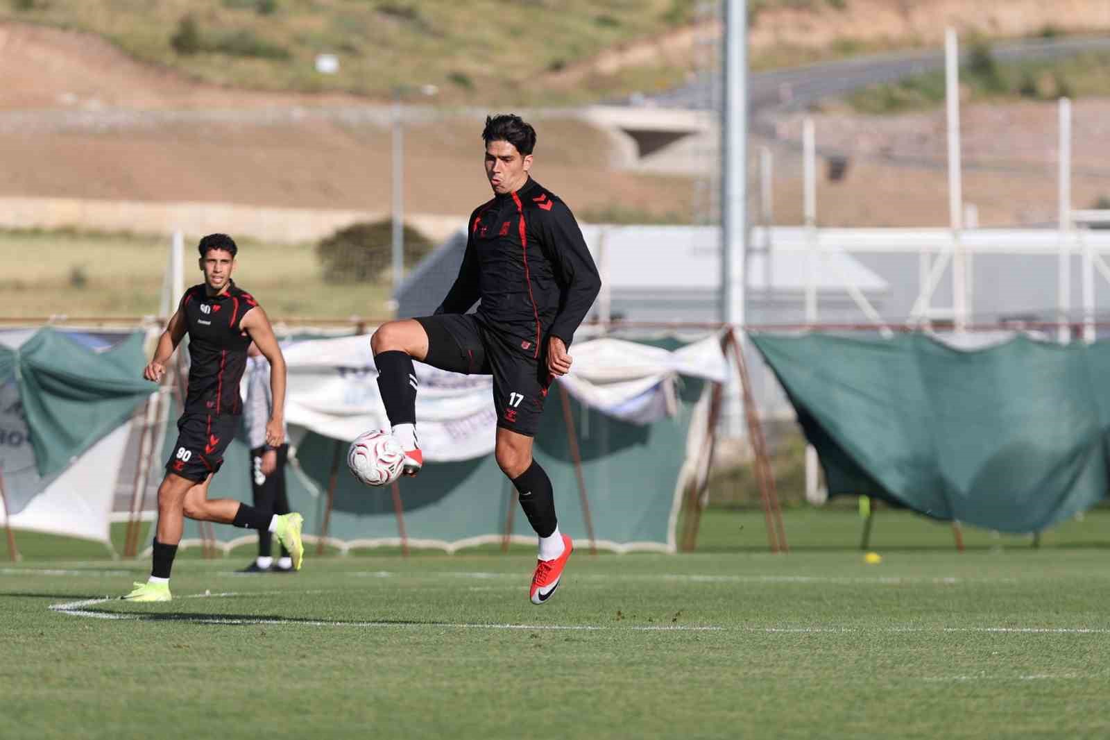 Sivasspor günü tek idmanla tamamladı