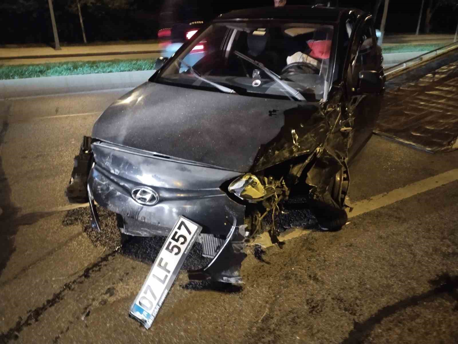 Maltepe’de ters yöne giren otomobil, park halindeki iki araca çarptı: 1 yaralı
