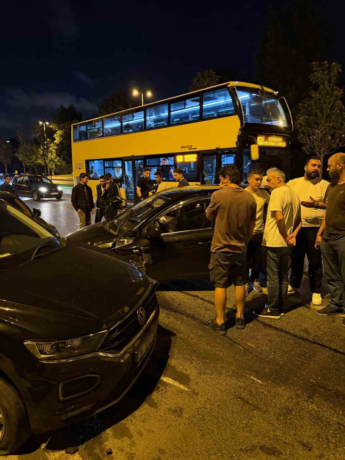 Maltepe’de ters yöne giren otomobil, park halindeki iki araca çarptı: 1 yaralı